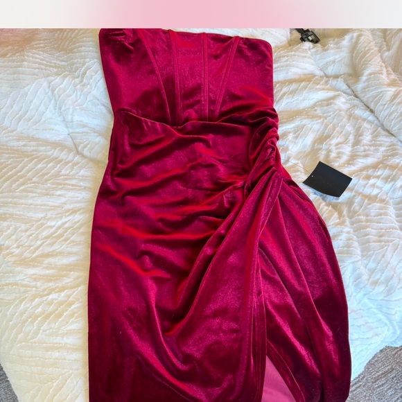 Lulus Glamorous Celebrations in Red/ Burgundy velvet
2 available large and Med - Picture 6 of 9